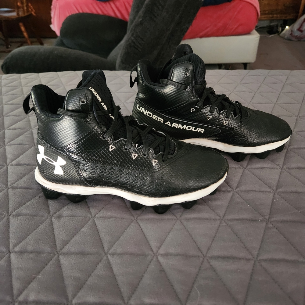 Under Armour Cleats Size 4.5 Youth - Picture 4 of 5